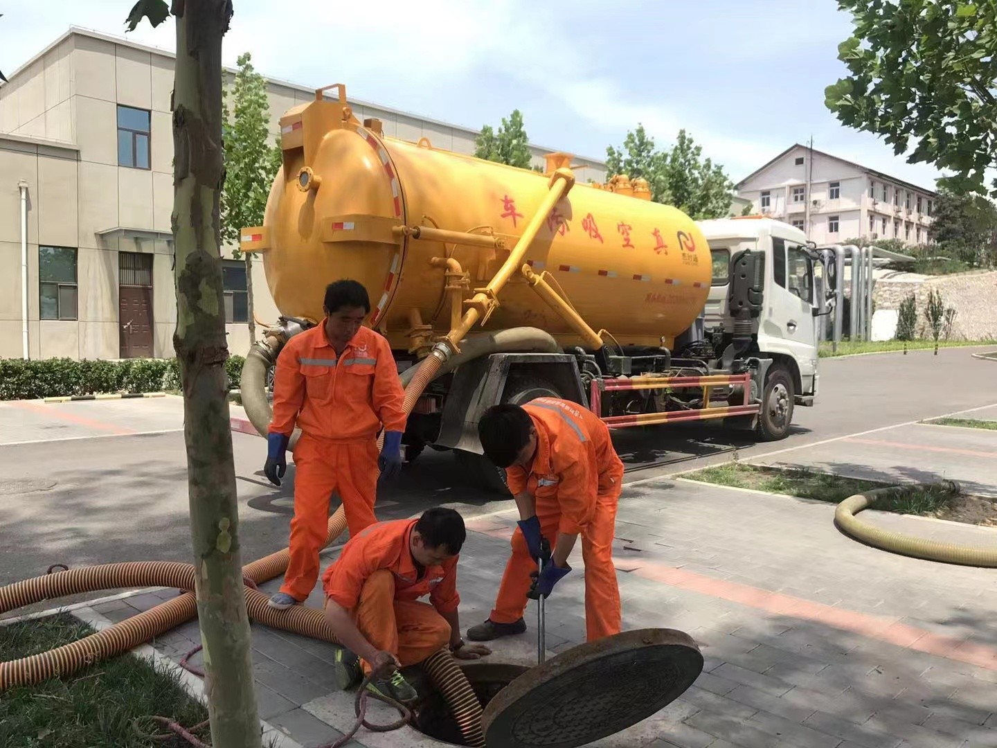 滨州化粪池清理与5-8吨吸粪车施工效率分析